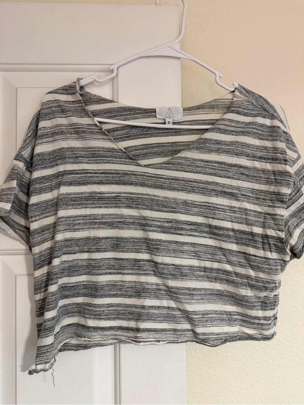 Vintage Tribe Kelley Custom Cropped Beach Boy Tee in White and Gray